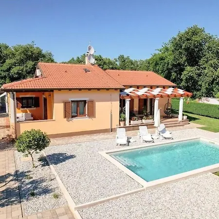 Dora Villa