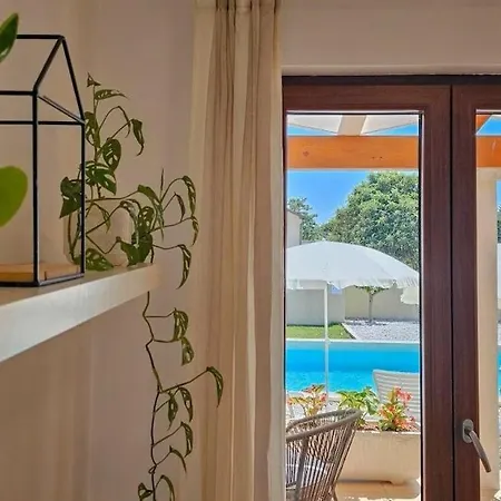 Dora Villa