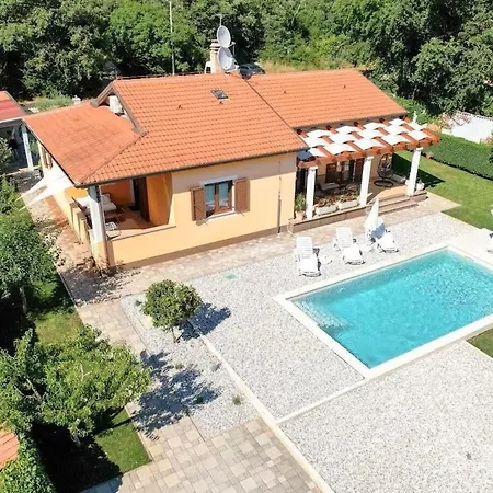 Dora Villa